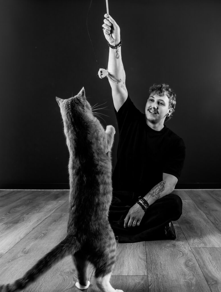 Portret kat en kattenbaas studio fotoshoot