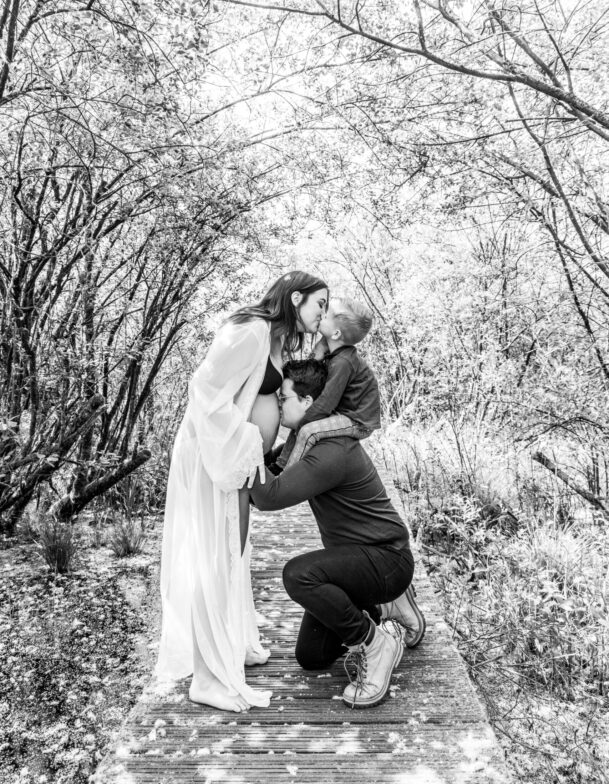 Zwangerschapsfotoshoot met gezin, liefde, tweede kindje, papa en eerste kindje. Moerputten Den Bosch